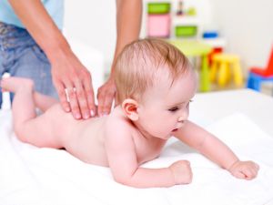 Для чего делают массаж спины ребенку?