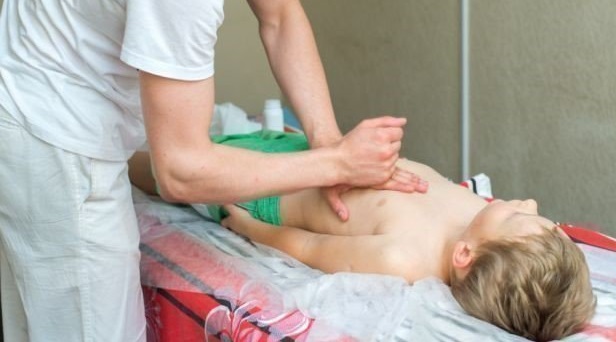 Массаж груди ребенку в детском медицинском центре 